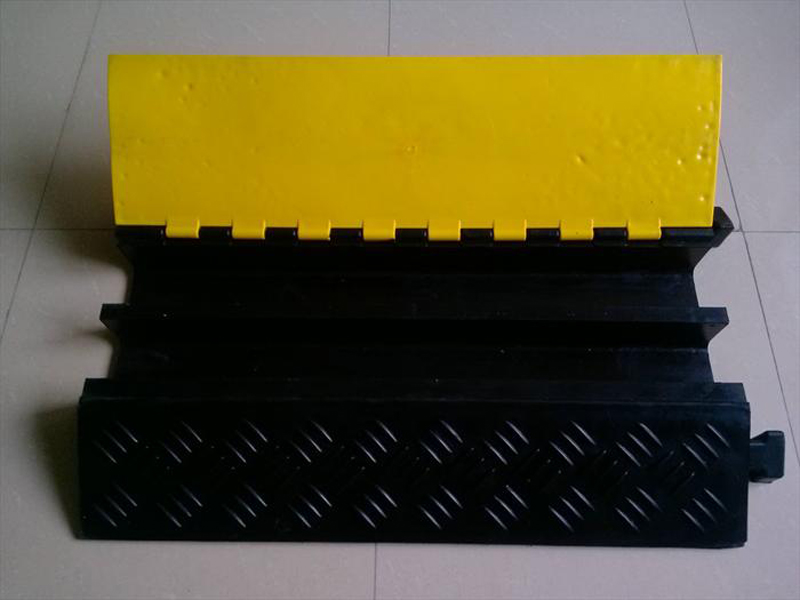 Extra Large 2 channel Rubber Cable Ramp Protector (6)